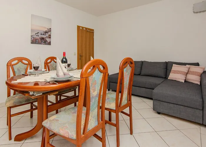 Markovic 4 By Interhome Вир