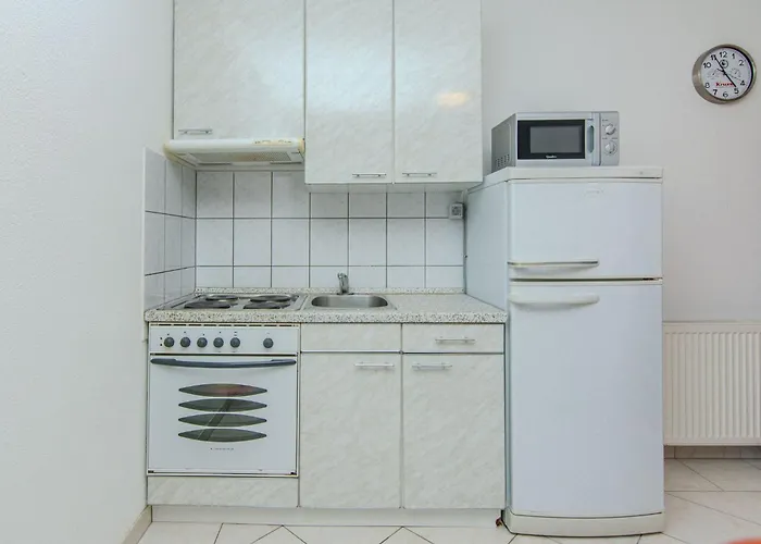 Markovic 4 By Interhome Вир