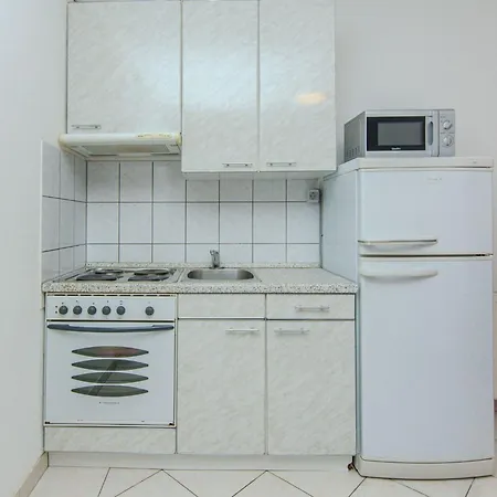 Markovic 4 By Interhome Vir