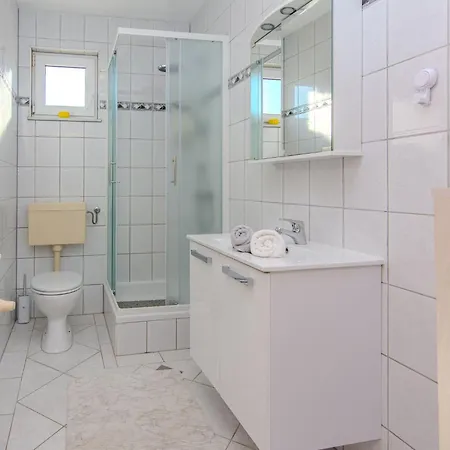 Markovic 4 By Interhome Vir